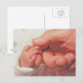 Carte Postale bébé aux mains du père (Devant / Derrière)