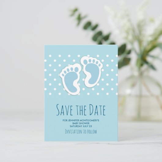 Carte Postale Bébé bleu mou Pieds de garçon Enregistrer la date (Debout devant)