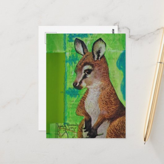 Carte Postale Bébé kangourou dans un collage de techniques mixte (Devant/Arrière en situation)