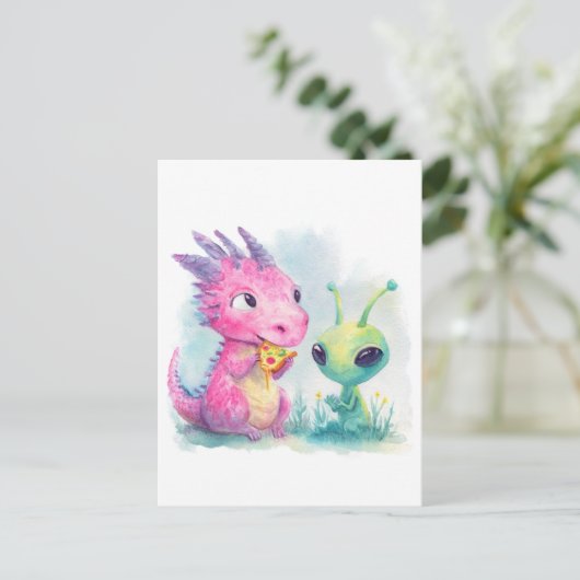 Carte Postale Bébé mignon Dragon Violet Manger Pizza Avec Alien (Debout devant)