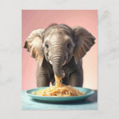 Carte Postale Bébé mignon Eléphant Manger Spaghetti (Devant)