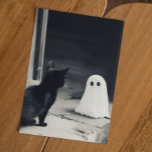 Carte Postale Bébé mignon fantôme et Halloween Kitten<br><div class="desc">Cette conception a été créée par art numérique. Elle peut être personnalisée en cliquant sur le bouton personnaliser et en modifiant la couleur, en ajoutant un nom, des initiales ou vos mots préférés. Contactez-moi à l'adresse colorflowcreations@gmail.com si vous souhaitez que ce design soit disponible sur un autre produit. Voir d'autres...</div>