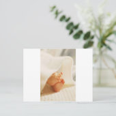 Carte Postale Bébé mignon Pieds petit bébé Pieds enrobés couvert (Debout devant)