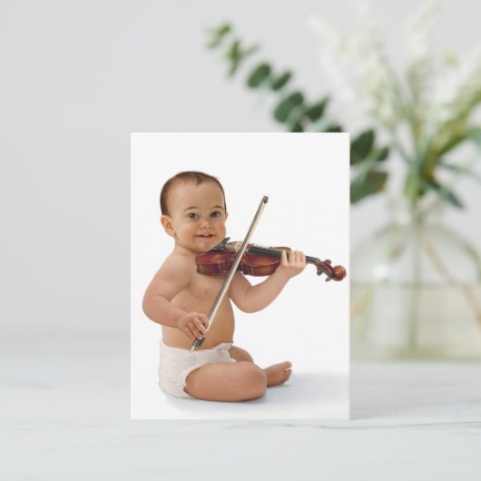 Carte Postale Bébé violon (Debout devant)