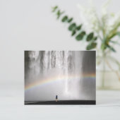 Carte Postale Belle cascade en Islande avec arc-en-ciel (Debout devant)