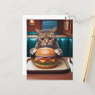 Carte Postale Belle Chat à un dîner avec un Cheeseburger