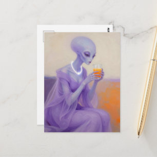 Carte Postale Belle dame extraterrestre en violet avec du jus d'