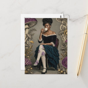 Carte Postale Belle Femme Boit du Thé Champignons Violets