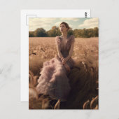 Carte Postale Belle femme en robe dans un champ (Devant / Derrière)