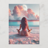 Carte Postale Belle femme méditant sur une couverture de plage (Devant)