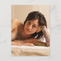 Belle fille avec tatouages photo