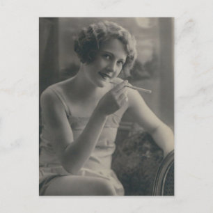 Carte Postale Belle fille de 1920 flapper fumant Photo