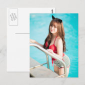 Carte Postale Belle fille japonaise à la piscine (Devant / Derrière)