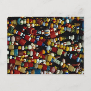 Carte Postale Belles perles multicolores sur cordes