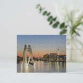 Carte Postale Berlin (Debout devant)