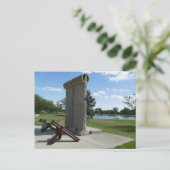 Carte Postale Berlin Wall, Memorial Park, Rapid City, SD - (Debout devant)