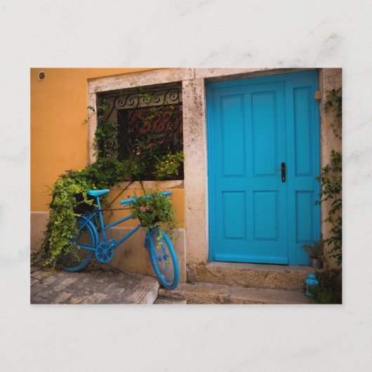 Carte Postale Bicyclette bleue et porte en été (Devant)