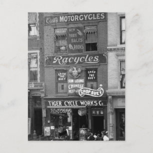 Carte Postale Bicyclettes, motos et Chop Suey, début des années 