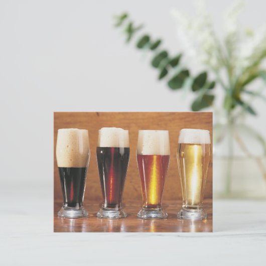 Carte Postale Bières et bières assorties (Debout devant)