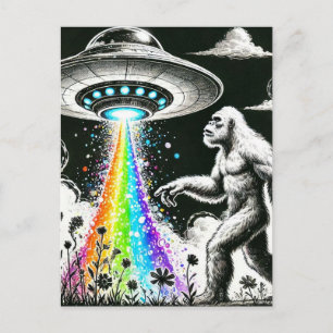 Carte Postale Bigfoot et Rainbow UFO dans une prairie fleur sauv