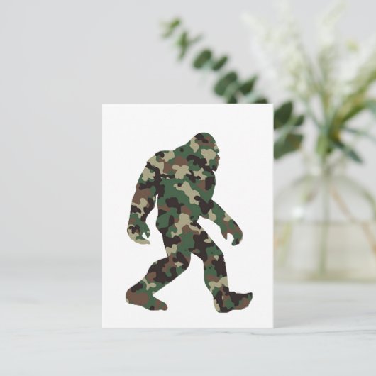 Carte Postale Bigfoot Sasquatch Camouflage (Debout devant)