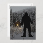 CARTE POSTALE BIGFOOT SASQUATCH THE WOODS POSTCARD (Devant / Derrière)