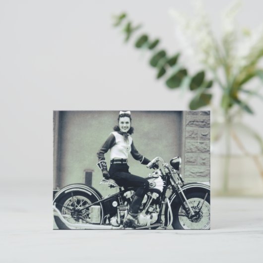Carte Postale Biker Babe (Debout devant)