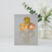 Carte postale - billes orange (Debout devant)