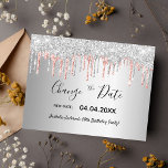 Carte Postale Birthday silver rose gold glitter change the date<br><div class="desc">Une fille et tendance Changer la carte Date pour une fête d'anniversaire de 50e (ou tout âge). Un faux arrière - plan métallique à l'aspect argenté décoré avec des gouttes d'or et de parties scintillant rose faux. Personnalisez et ajoutez une date et un nom/âge 50. Lettres de couleur or rose...</div>