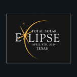 Carte Postale Black & Gold 2024 Texas Total Solar Eclipse<br><div class="desc">Voici notre t-shirt moderne Black & Gold 2024 Texas Total Solar Eclipse Custom T-Shirt, une pièce élégante et commémorative pour cet événement céleste rare. cette chemise capture l'élégance et l'excitation de l'éclipse solaire totale. Avec l'année 2024 courageusement affichée, ainsi que l'emplacement du Texas, il sert de garde intemporelle de ce...</div>