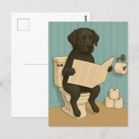 Black Labrador Lecture journal sur Toilet