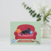 Carte Postale Black Labrador sur le canapé rose (Debout devant)