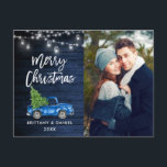Carte Postale Bleu Bracelet en bois Script Camion illuminations<br><div class="desc">Brosse Rustique Bois Script Aquarelle Camion Vintage avec Arbre de Noël - Joyeux Couple Photo Carte Postale avec Mason Jar String Lights. Camion Bleu,  Bois Bleu.</div>