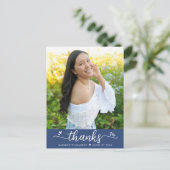 Carte Postale Bleu Graduation Photo Chic Script Coeurs Merci (Debout devant)