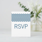 Carte postale bleu simple Chevron RSVP (Debout devant)