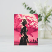 Carte Postale blonde apocalyptique avec nuage rose (Debout devant)