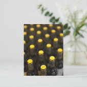 Carte Postale Bodega Marques de Riscal, bouteilles de vin (Debout devant)