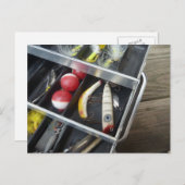 Carte Postale Boîte à outils de pêche sur le pont de bois (Devant / Derrière)