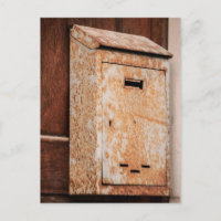 Boîte aux lettres rouillé à l'extérieur