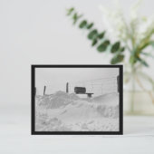 Carte Postale Boîte aux lettres sur clôture en haute neige photo (Debout devant)