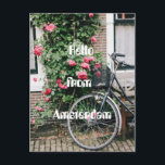 Carte Postale Bonjour depuis Amsterdam<br><div class="desc">Photo d'un mur recouvert de fleurs et d'un vélo.
Mots "Bonjour d'Amsterdam"</div>