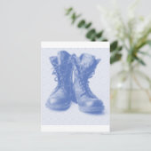 CARTE POSTALE BOOTS DE COMBAT (Debout devant)
