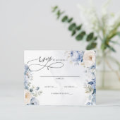 Carte Postale Botanique Dusty Blue Floral Wedding RSVP (Debout devant)