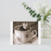 Carte Postale Bottes En Tasse De Thé (Debout devant)