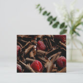 Carte Postale Boucles de chocolat et framboises (Debout devant)
