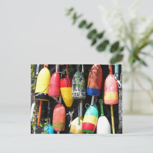 Carte Postale Bouées de pêche - Maine (Debout devant)