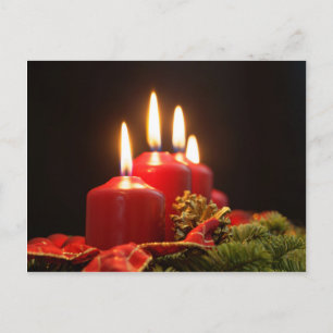 Carte Postale Bougies rouges d'une couronne de l'Avent avec bran