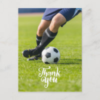 Boule de football avec Merci de mot sur herbe vert
