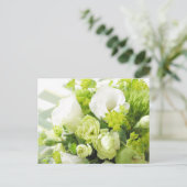 Carte Postale Bouquet de différentes fleurs blanches de saison (Debout devant)
