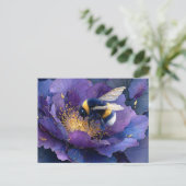 Carte Postale Bourdon sur découpage de fleur violette (Debout devant)